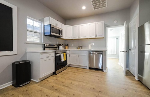 Stephenville House | Pet-Friendly Haven at The Hive - Downtown Stephenville