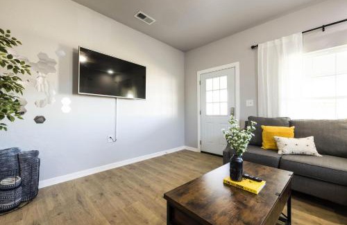 Stephenville House | Pet-Friendly Retreat at The Hive - Downtown Stephenville
