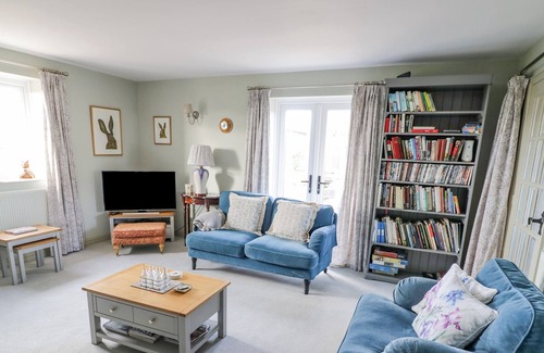 Hay-on-Wye Cottage | THE HIVE, romantic, with a garden in Colwall, Herefordshire
