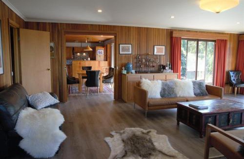 Kingston House | Experience The Hobart Entrance: A Family-Friendly Retreat