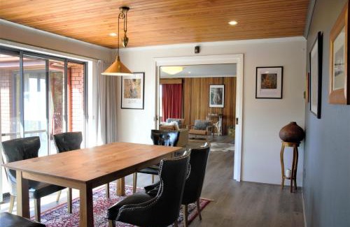Kingston House | Experience The Hobart Entrance: A Family-Friendly Retreat