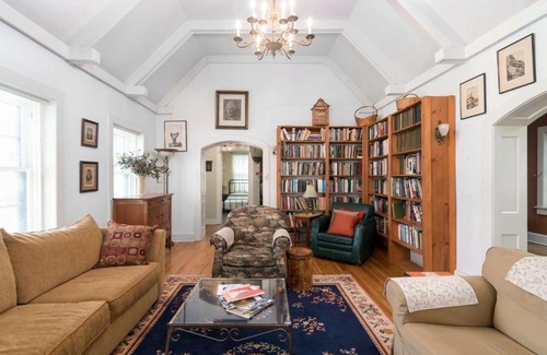 Georgetown House | Family-Friendly Retreat at The Hobbit House with Kitchen Access