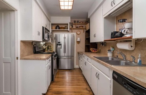 Georgetown House | Family-Friendly Retreat at The Hobbit House with Kitchen Access