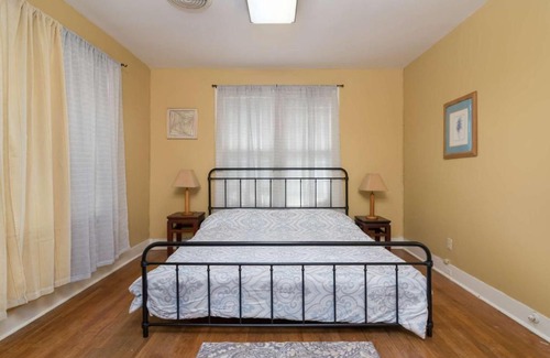 Georgetown House | Family-Friendly Retreat at The Hobbit House with Kitchen Access
