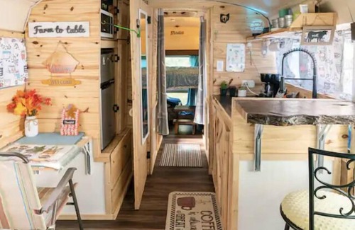 Carbon Hill House | Discover The Hocking Hills - MAGICAL SKOOLIE Experience!