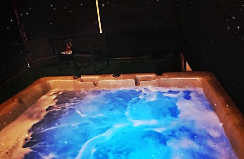 Carbon Hill House | Discover The Hocking Hills - MAGICAL SKOOLIE Experience!