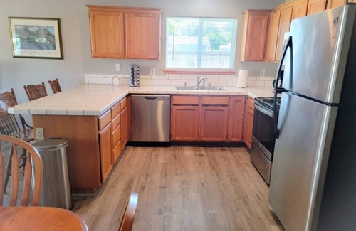 Bertsch-Oceanview House | Beachfront Haven: The Hofer Beach Retreat with Breakfast