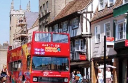 Stow-cum-quy Apartment | Family-Friendly Stay at The Hole in the Wall Hotel