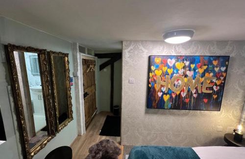 Little Wilbraham Hotel | Discover The Hole In The Wall: Family-Friendly Retreat