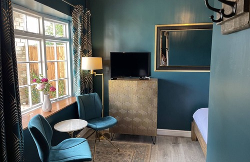 Little Wilbraham Hotel | Discover The Hole In The Wall: Family-Friendly Retreat