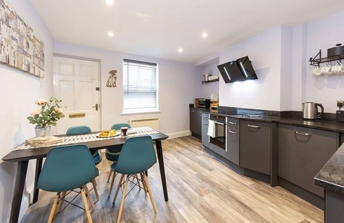 York Apartment | Experience The Holgate Hideaway - Guest Rated 9.8/10