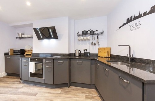 York Apartment | Experience The Holgate Hideaway - Guest Rated 9.8/10