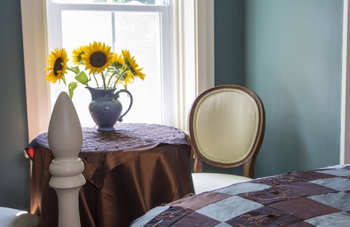 Bausman Bed & Breakfast | Discover The Hollinger House: Guest Rated 9.8 with Dining