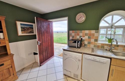 Ivinghoe House | Cozy Comforts Await at The Homestead Hotel