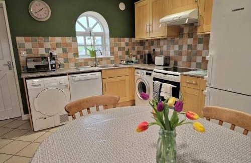 Ivinghoe House | Cozy Comforts Await at The Homestead Hotel