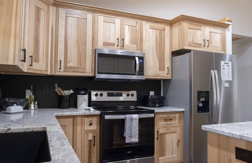Berkeley Springs Cabin | Guest Rated 10/10: The Honey Bear House Awaits You