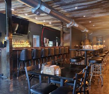 Dunlap Hotel | Top-Rated Comfort at The Honey Bee Motel with Great Amenities
