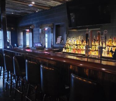 Dunlap Hotel | Top-Rated Comfort at The Honey Bee Motel with Great Amenities