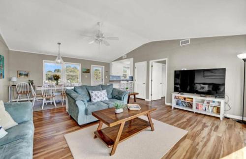 St. George Island House | The Honey Hole St George Island Pet Friendly-Heated Private pool West Gulf beaches