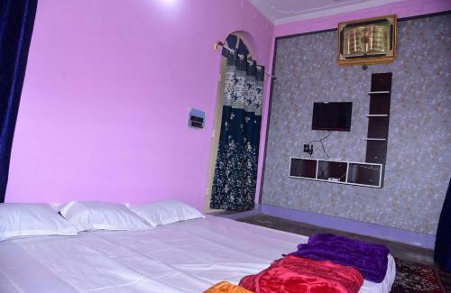 Shrirangapattana House | Welcoming Green Finch Resort: Pet-Friendly with Pool & Hot Tub