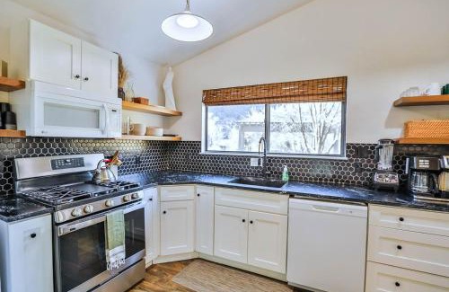 Glendale House | Pet-Friendly Retreat: The Honeybee at Zen Zion, Rated 10/10