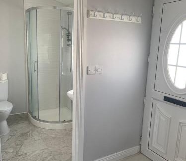 Ballyshannon Apartment | Experience The Honeycomb: Guest Rated 9.2 with Breakfast Included