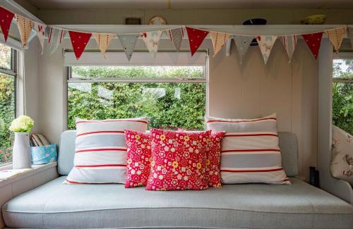 Stuppington House | Family-Friendly Retreat at The HoneyPot - Rated 8.5/10