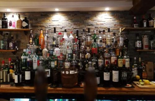 Kilve Hotel | Experience Comfort at The Hood Arms - Pet Friendly & Family Ready