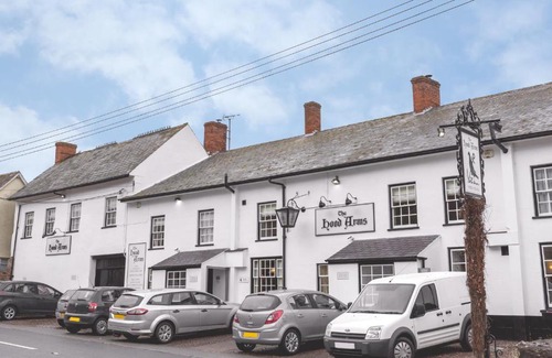 Kilve Hotel | Experience Comfort at The Hood Arms - Pet Friendly & Family Ready