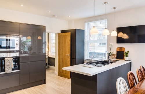 Muston Apartment | Cozy Hopecliffe, Filey: Steps from the Beach & Ocean Views