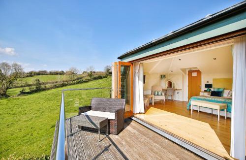 Gulworthy Hotel | Discover The Horn Of Plenty: 4-Star Pet-Friendly Escape