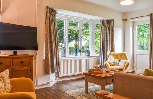 Steyning House | Exceptional Stay at The Horseshoe Annex: Pet-Friendly Comfort