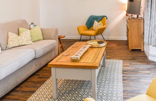 Steyning House | Exceptional Stay at The Horseshoe Annex: Pet-Friendly Comfort
