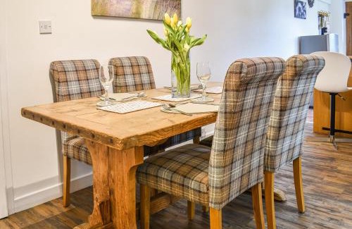Steyning House | Exceptional Stay at The Horseshoe Annex: Pet-Friendly Comfort