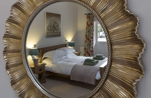 Levisham Hotel | Experience The Horseshoe Inn: Guest Rated 10/10 with Kitchen