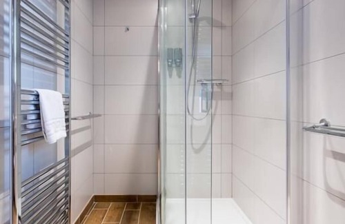 Levisham Hotel | Experience The Horseshoe Inn: Guest Rated 10/10 with Kitchen