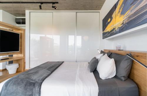 Thissio Apartment | Unforgettable HostMaster Skyline Pool Oasis Penthouse Retreat