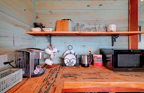 Wimberley House | Romantic Escape at The Hot Tub Bunk House with Ocean Views