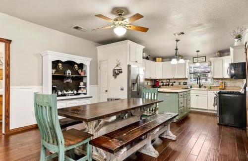 Canyon Lake House | Relax at the Hot Tub Farmhouse: Pet-Friendly Retreat