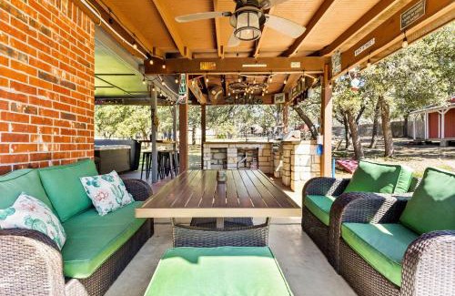 Canyon Lake House | Relax at the Hot Tub Farmhouse: Pet-Friendly Retreat