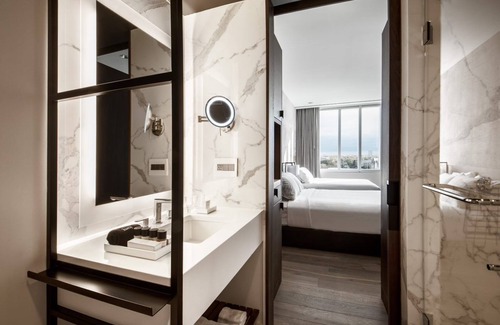 Bucktown Hotel | Relax at The Hotel at Midtown: 4-Star Retreat with Spa & Pool