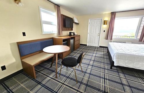 Watkins Glen Hotel | Inviting Hotel Laurel at Seneca: Perfect for Families
