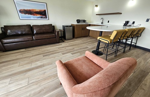 Watkins Glen Hotel | Experience The Hotel Laurel at Seneca With Oceanfront Bliss