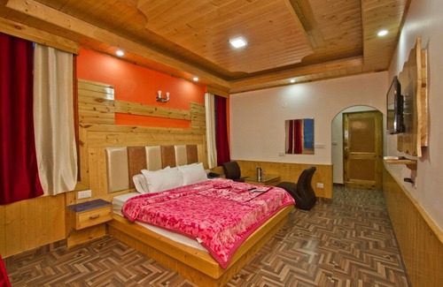 Manali Hotel | Beautiful Views & Family-Friendly Stay Near the Market