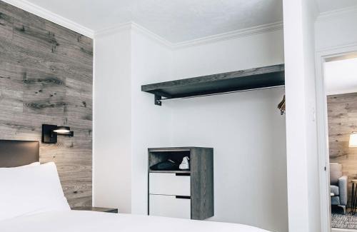 Queens Square Hotel | Discover The Hotel on Pownal: Pet Friendly & Family Welcoming