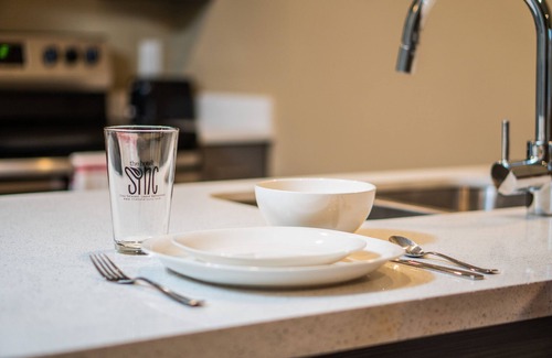 Bowling Green Hotel | Top-Rated Hotel Sync: Family-Friendly with Pool & Restaurant