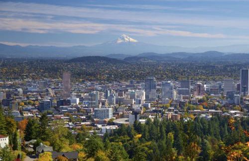 Lake Oswego House | Discover The House at Gery National: Pet & Child Friendly Stay