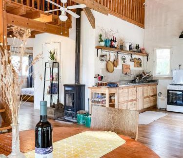 Amirim House | Experience The House in the Oaks: Family & Pet Friendly Retreat
