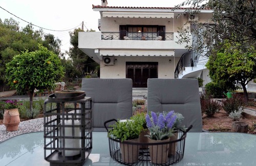 Isthmia House | Experience The House of Art, Corinth with Breakfast & Kitchen