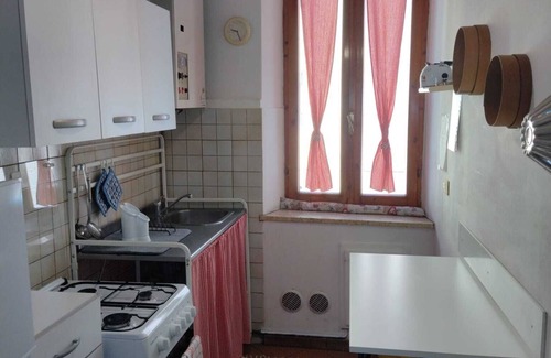 Oltretorrente Apartment | Discover the House of Mì Mà with Free Wi-Fi and Family Comfort